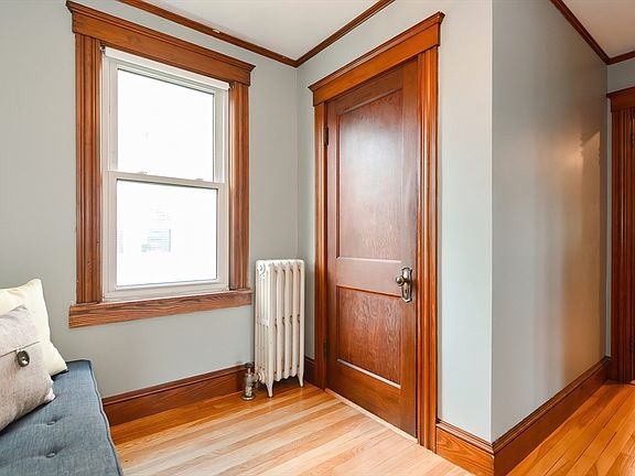 5th image of 36 Essex St