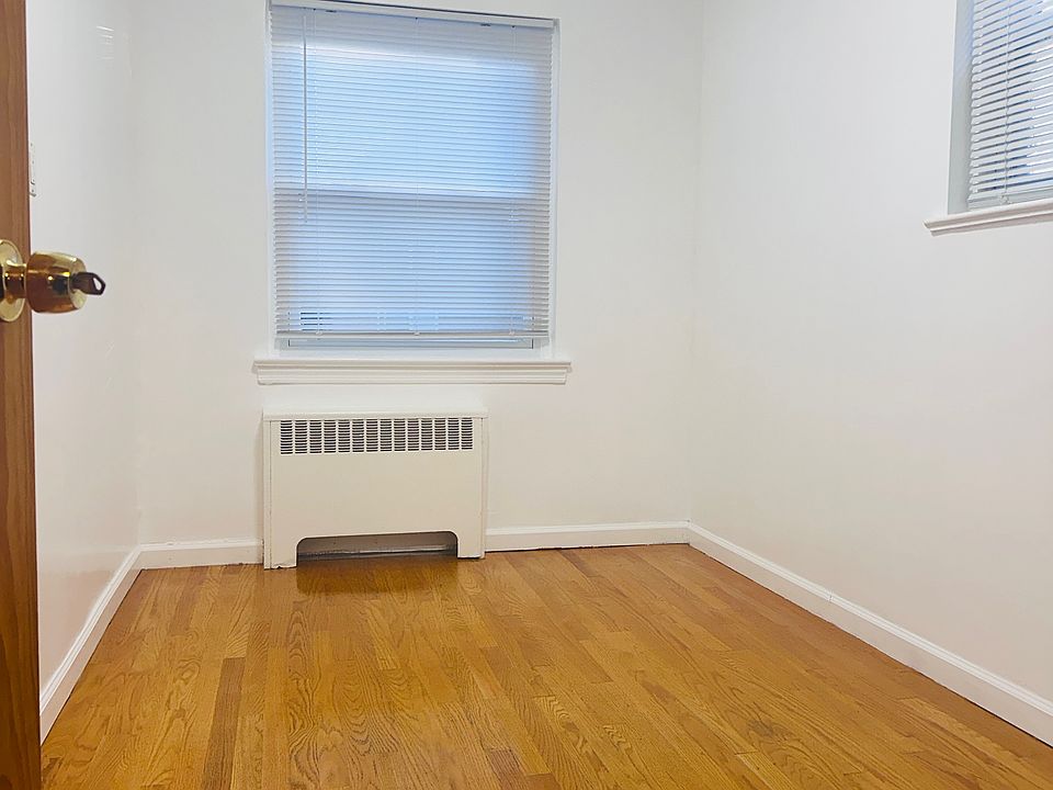 1st image of 19322A 39th Ave