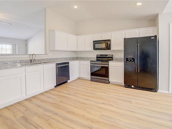 4th image of 14504 Richmond Ave
