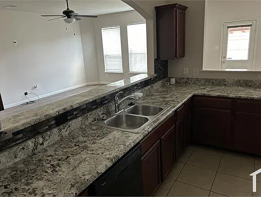 4 bed, 2452 sqft, $3,000 — Photo 4