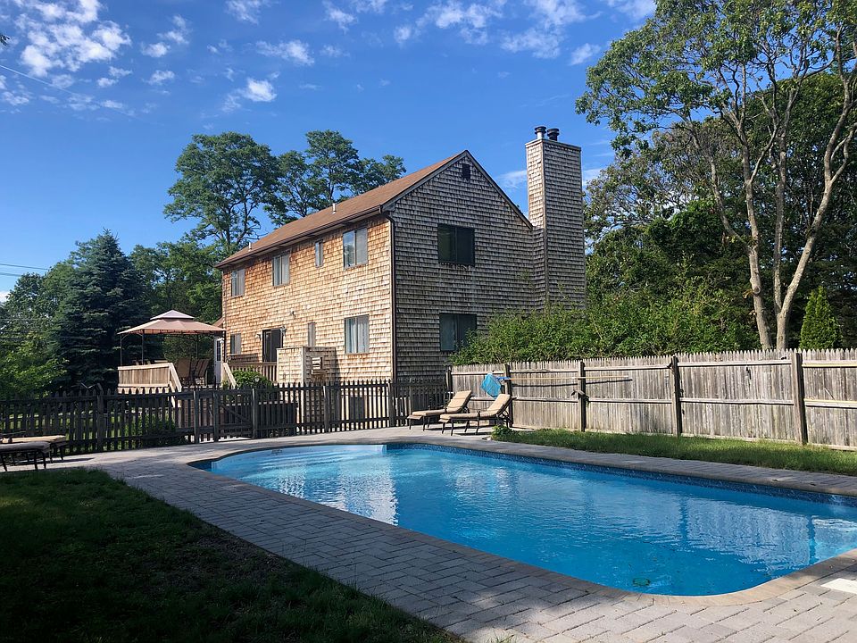 1st image of 7 Mulberry Dr