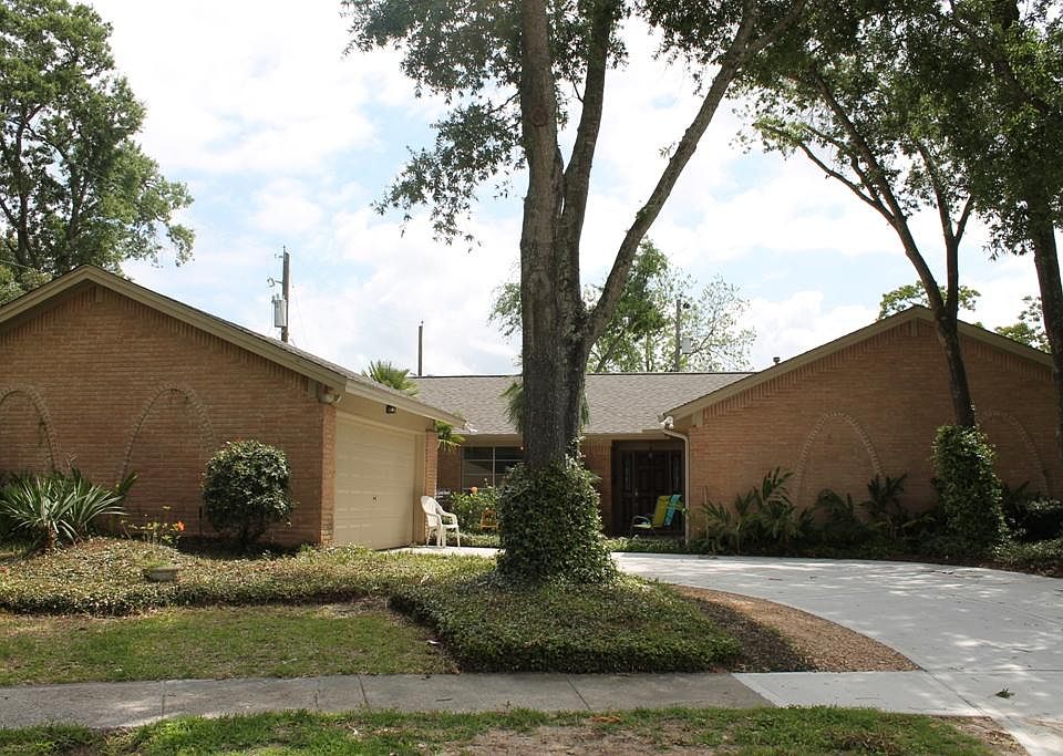 1st image of 1310 Woodland Dr