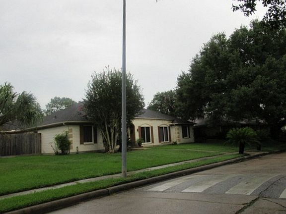 3rd image of 10011 Braes Forest Dr