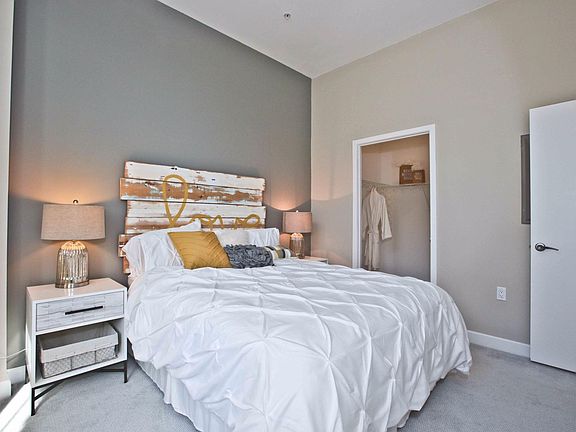 4th image of 620 N Fayette St #2149236