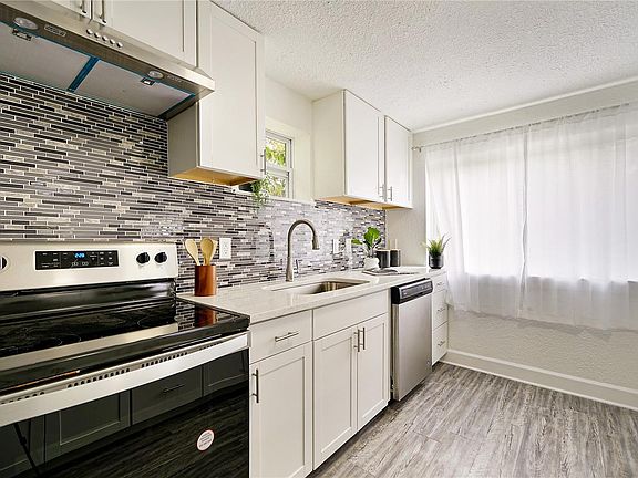5th image of 594R Pearl St