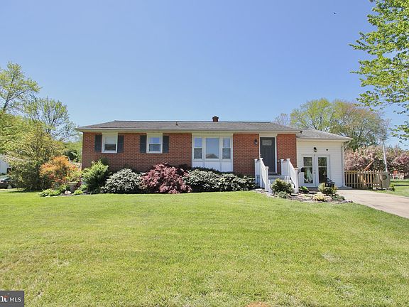 2nd image of 972 Buck Dr
