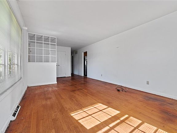 4th image of 2124 McKelvey Dr