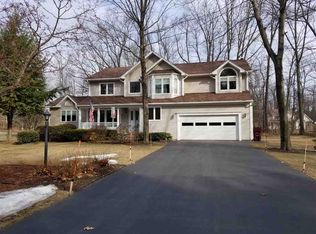 2 Christine Ct, Halfmoon, NY 12065