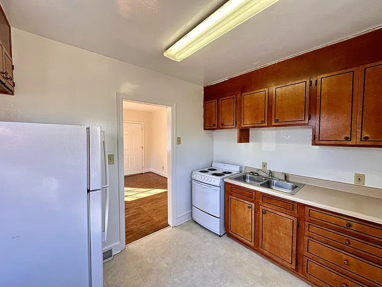 411 Poindexter Dr — Photo 6