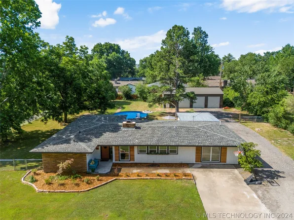 8248 E 37th Pl, Tulsa, OK 74145