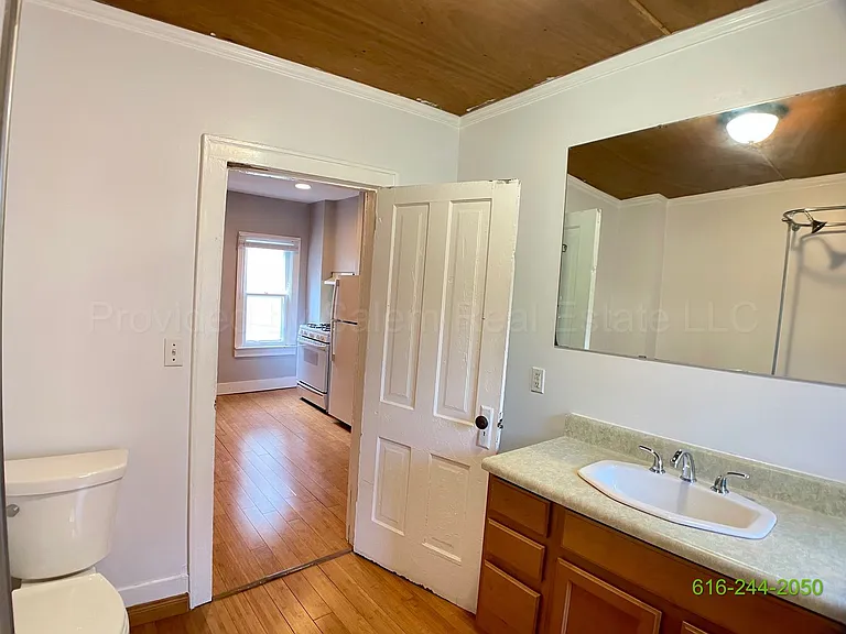 344 - 346 Diamond Ave SE — Photo 13