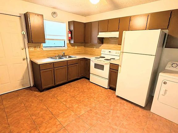 2nd image of 904 Dryden Ave #A