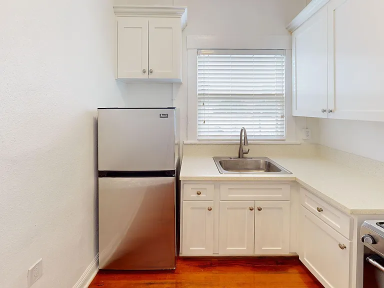 UNI - 1330 Union Apartments — Photo 7