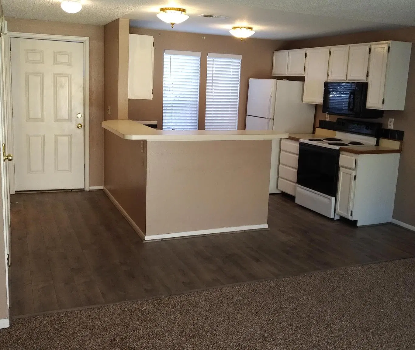 2 bed, 1000 sqft, $1,850 — Photo 2