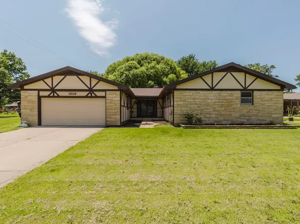 1019 N Chipper Ln, Wichita, KS 67212