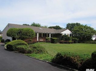 27 Kirkland Dr, Greenlawn, NY 11740