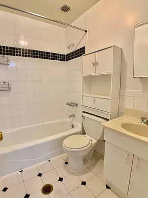 Rented by Bohemia Realty Group | media 9