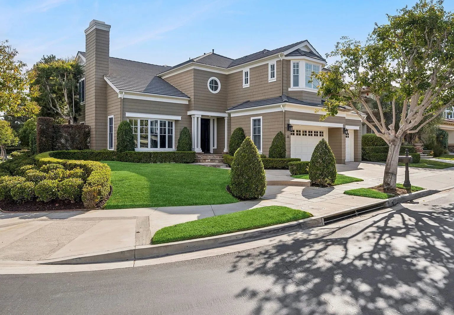 5 bed, 4.5 bath, 3588 sqft, $20,000 — Photo 1