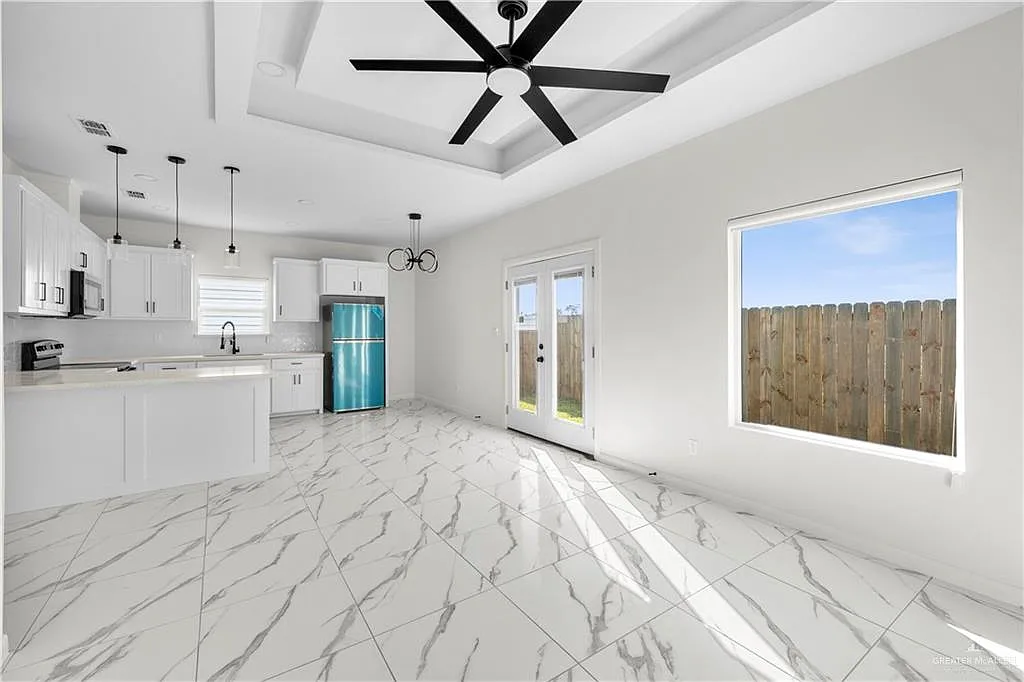 3 bed, 2.0 bath, 1116 sqft, $1,250 — Photo 4