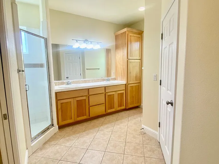 2319 Glacier Pl #B — Photo 13