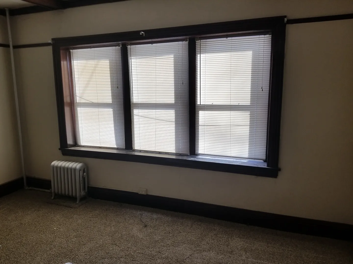 Colonial Apartments - 205 Lincoln St — Photo 2