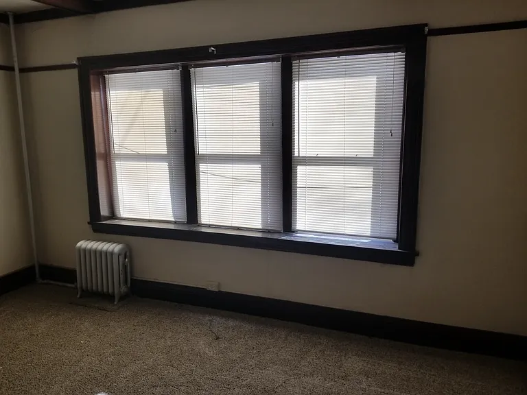 205 Lincoln St — Photo 2