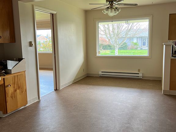 3rd image of 2838 Maple St
