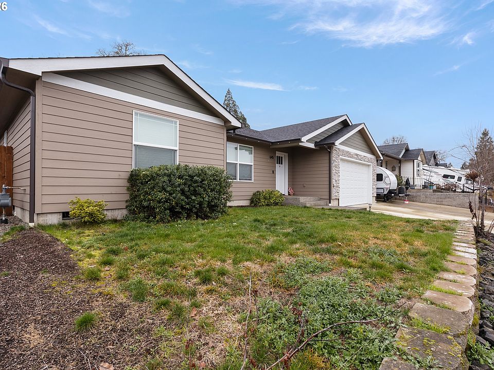 1st image of 645 SE Garden Way Dr