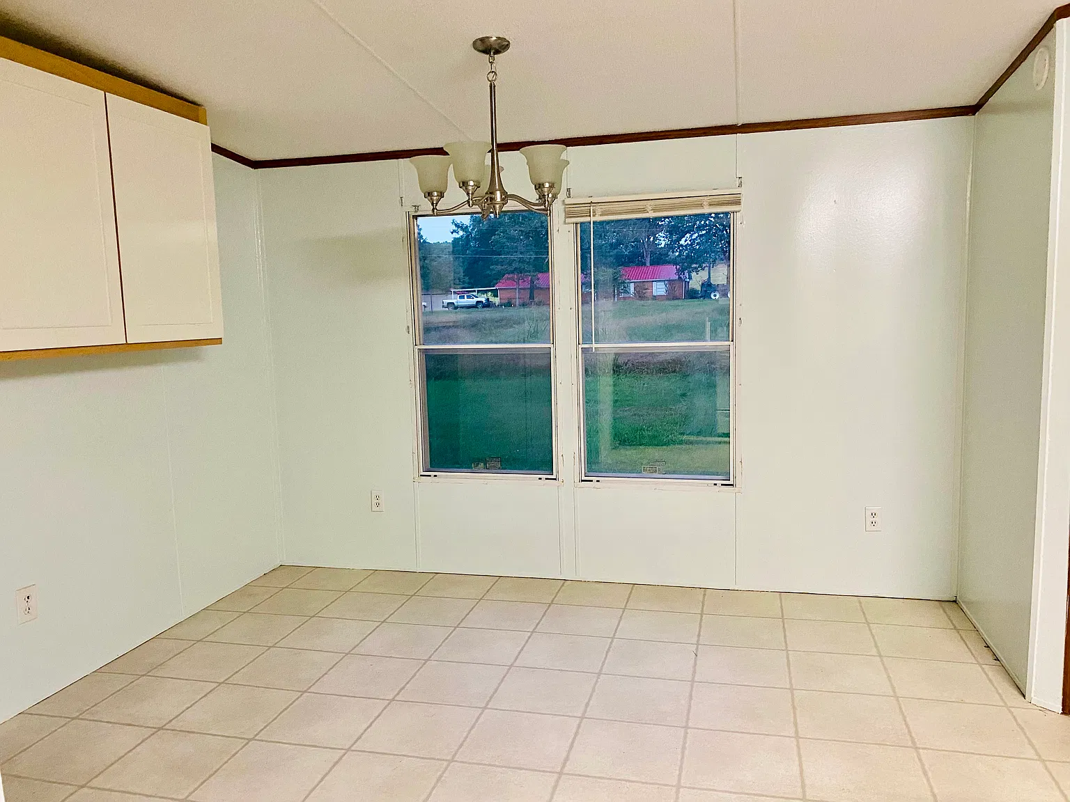 360 Carol Dr — Photo 4