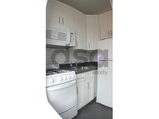 Rented by DSA Realty | media 19