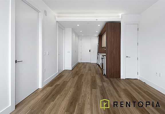 3rd image of 224 E 135th St #601