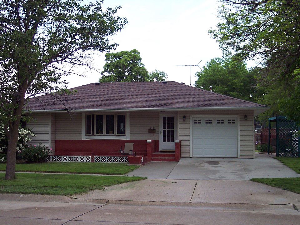 1st image of 319 W 17th St