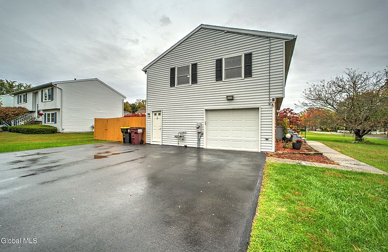 3rd image of 1 Laurel Lane