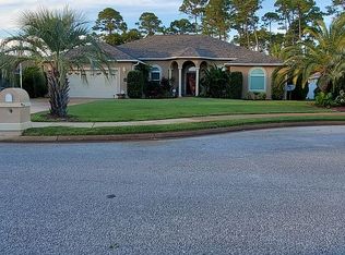 7470 Landeira Dr, Navarre, FL 32566