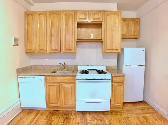 Rented by Bohemia Realty Group | media 4