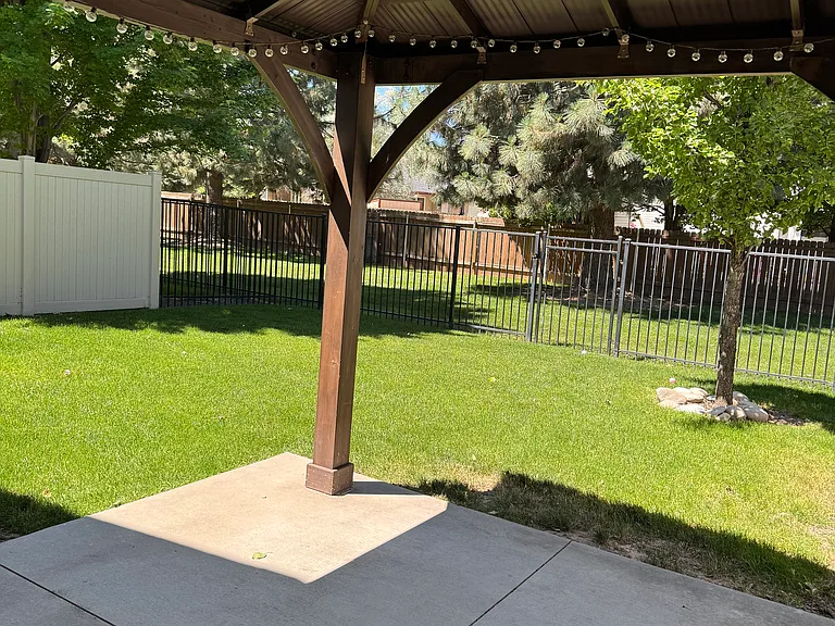 1969 N Justin Ave — Photo 14