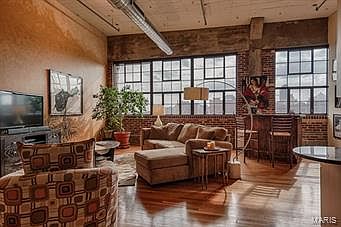 3rd image of 2020 Washington Ave #Penthouse 807