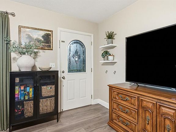 4th image of 613 IMPERIAL DRIVE