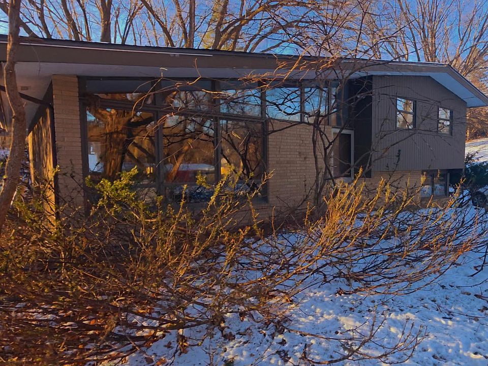 1st image of 15840 Woodgate Rd N