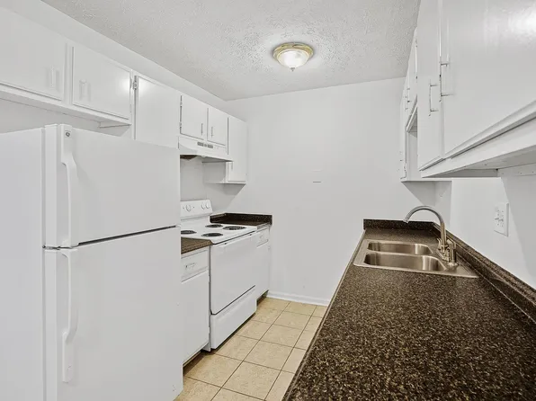 Redwood Manor, 1417 33rd St #B, Birmingham, AL 35218