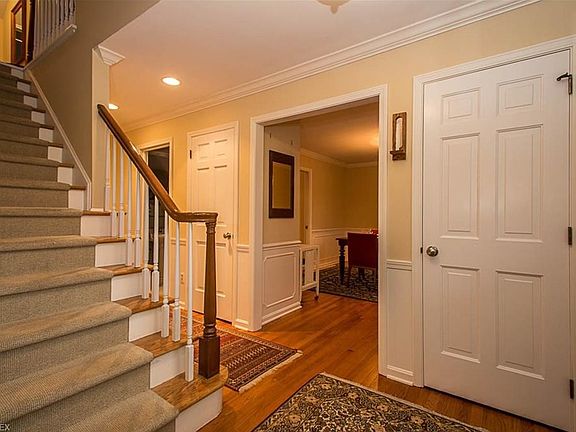 5th image of 35 Lochspur Ln