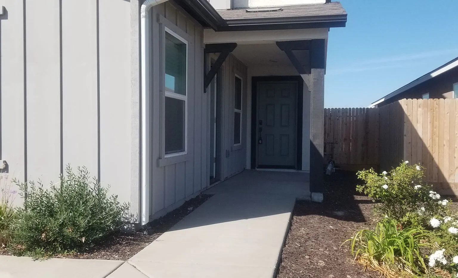 Beautiful Private In-Law Suite Move-In Ready! — Photo 2
