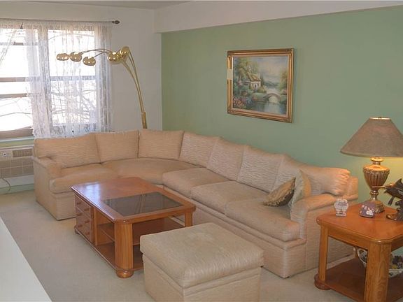 5th image of 15 Hillpark Ave #F2