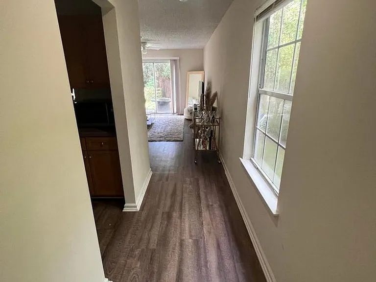 2219 Rosewood Dr #1 — Photo 2