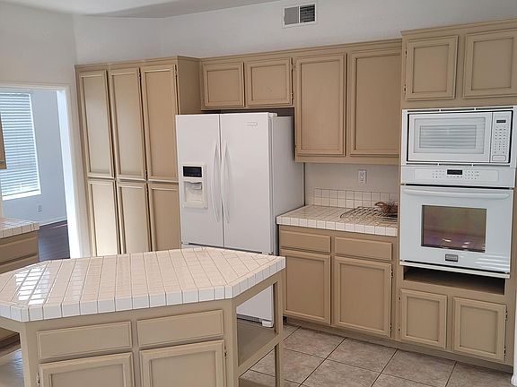 5th image of 9715 Oviedo St
