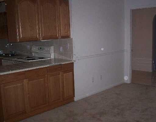 4th image of 472 SW Aileen Street