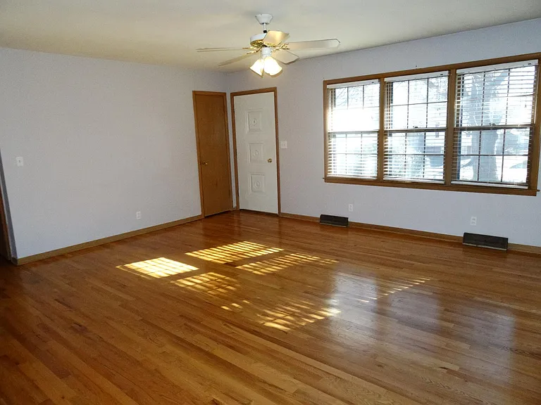 Living Room with no furniture