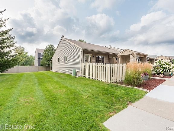 3rd image of 62622 Raleigh Ct Unit 1