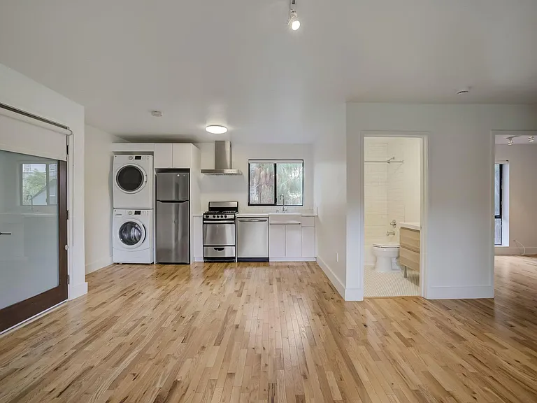 5525 Media Dr #6 — Photo 5