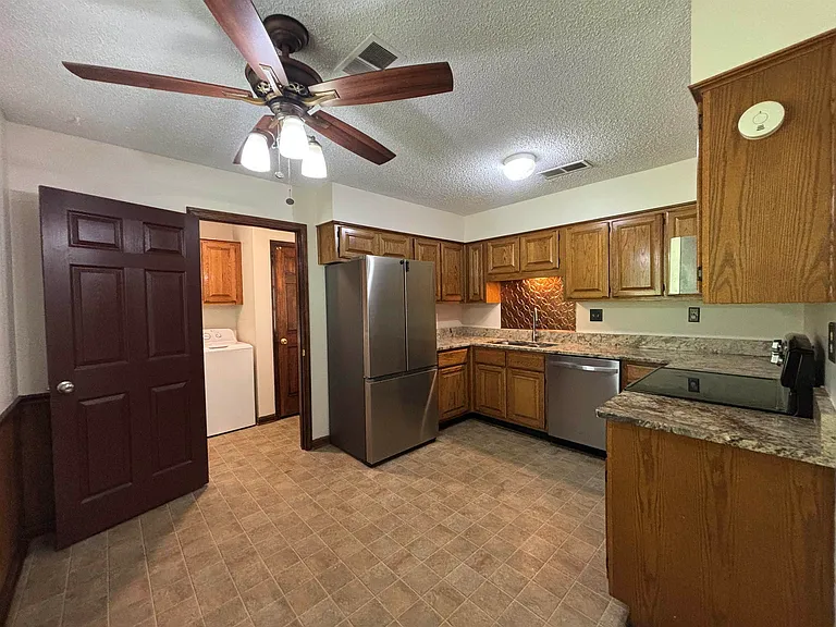 1153 Verlington Dr — Photo 8